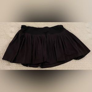 Lulu Lemmon Size 8 Black pleated skirt